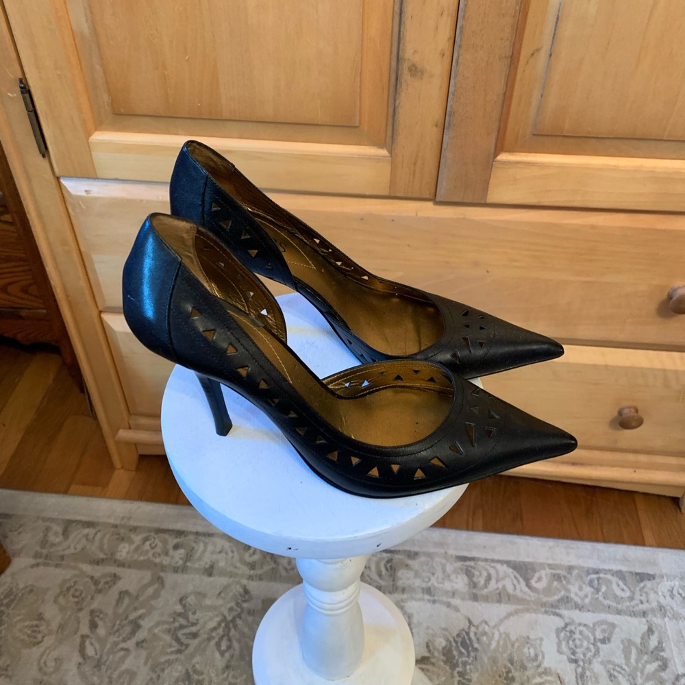 NWOB Guess heels
